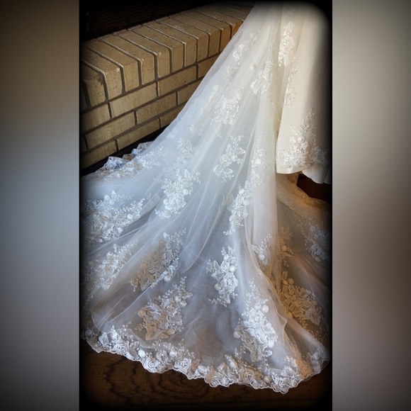 Beautiful Stella York design Wedding Dress size 8 - Picture 7 of 8